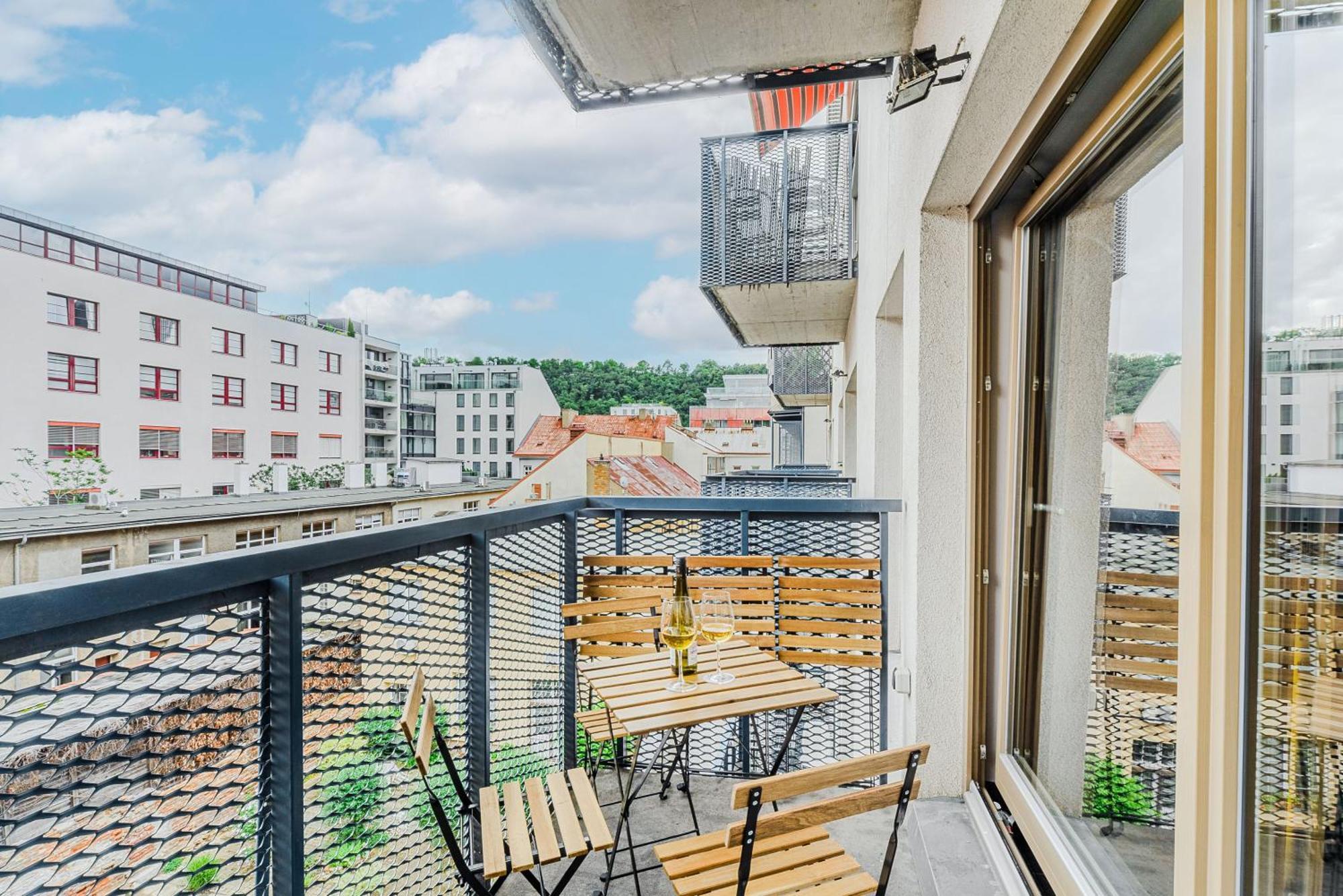 Apartments With Large Balcony, Parking Prága Kültér fotó